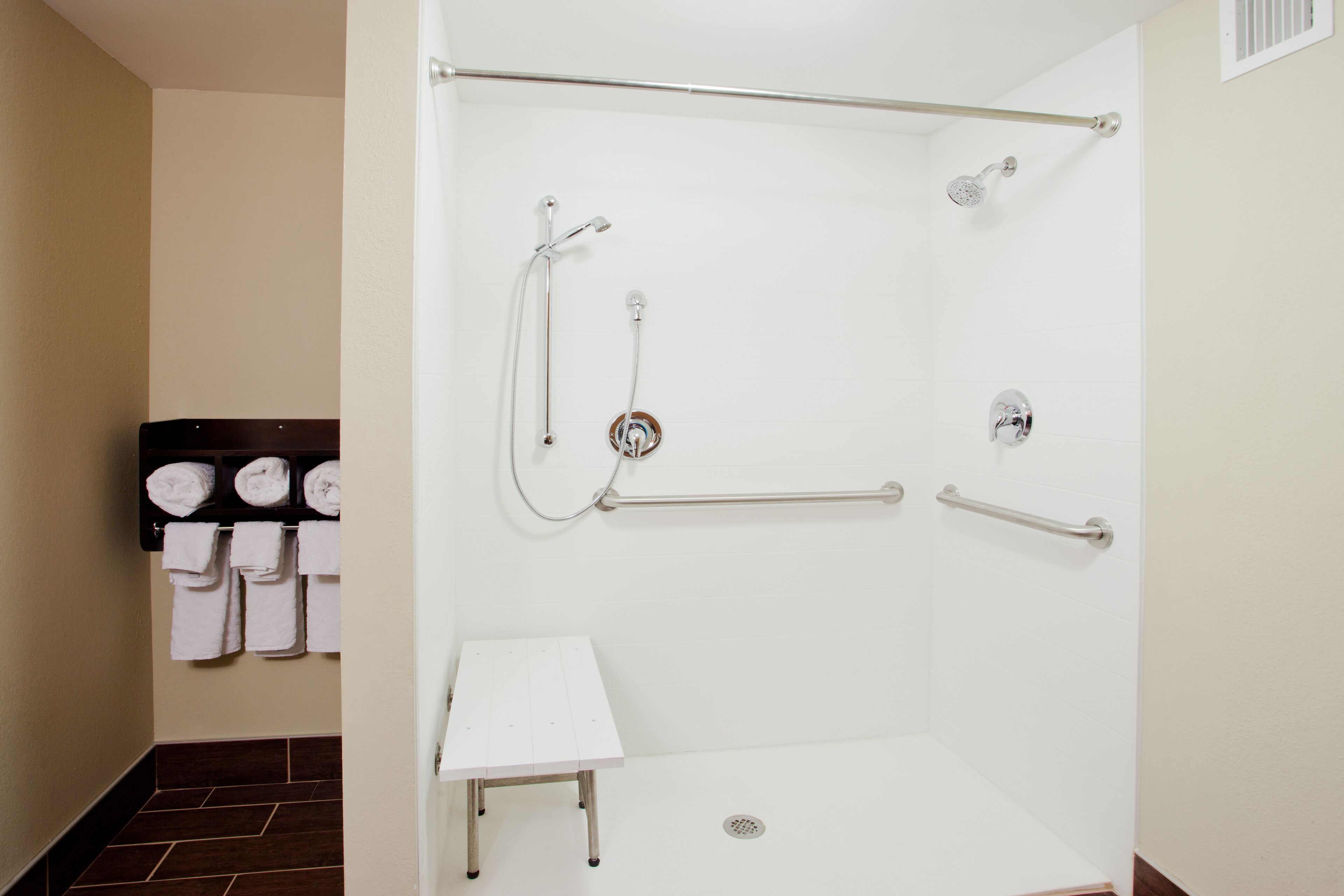 combined shower/bathtub, free toiletries, hair dryer, towels