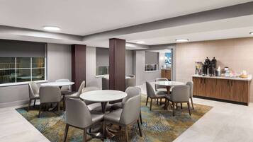 Petit déjeuner buffet compris en semaine