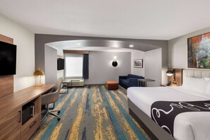 Premium bedding, pillow-top beds, desk, laptop workspace - La Quinta Inn & Suites by Wyndham Knoxville Papermill (Knoxville)