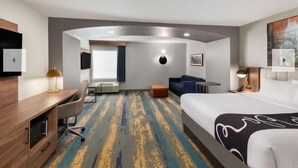 Deluxe Room, 1 King Bed, Non Smoking - La Quinta Inn & Suites by Wyndham Knoxville Papermill (Knoxville)