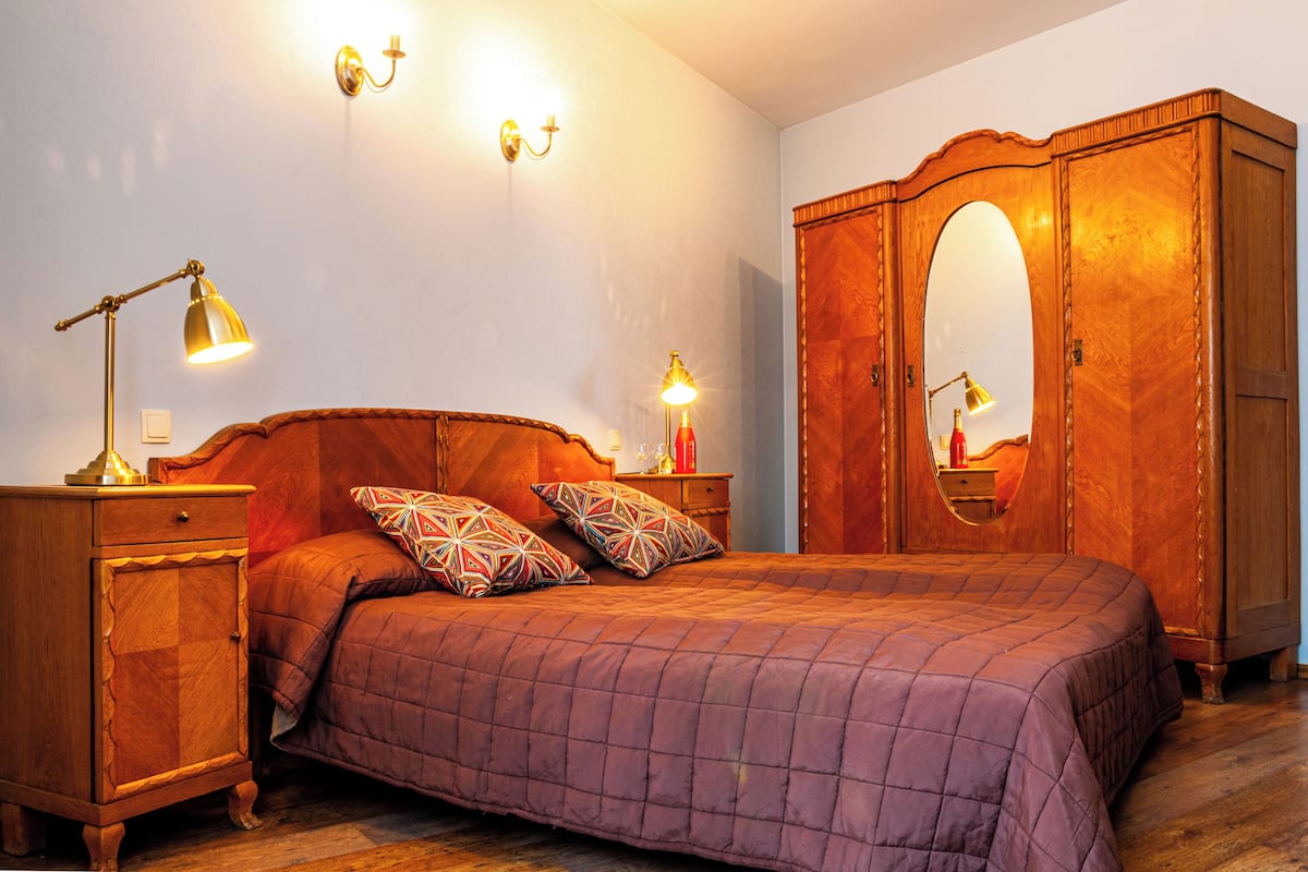 Apartament clàssic, 2 dormitoris | Caixa forta a l'habitació, decoració individual i mobiliari individual