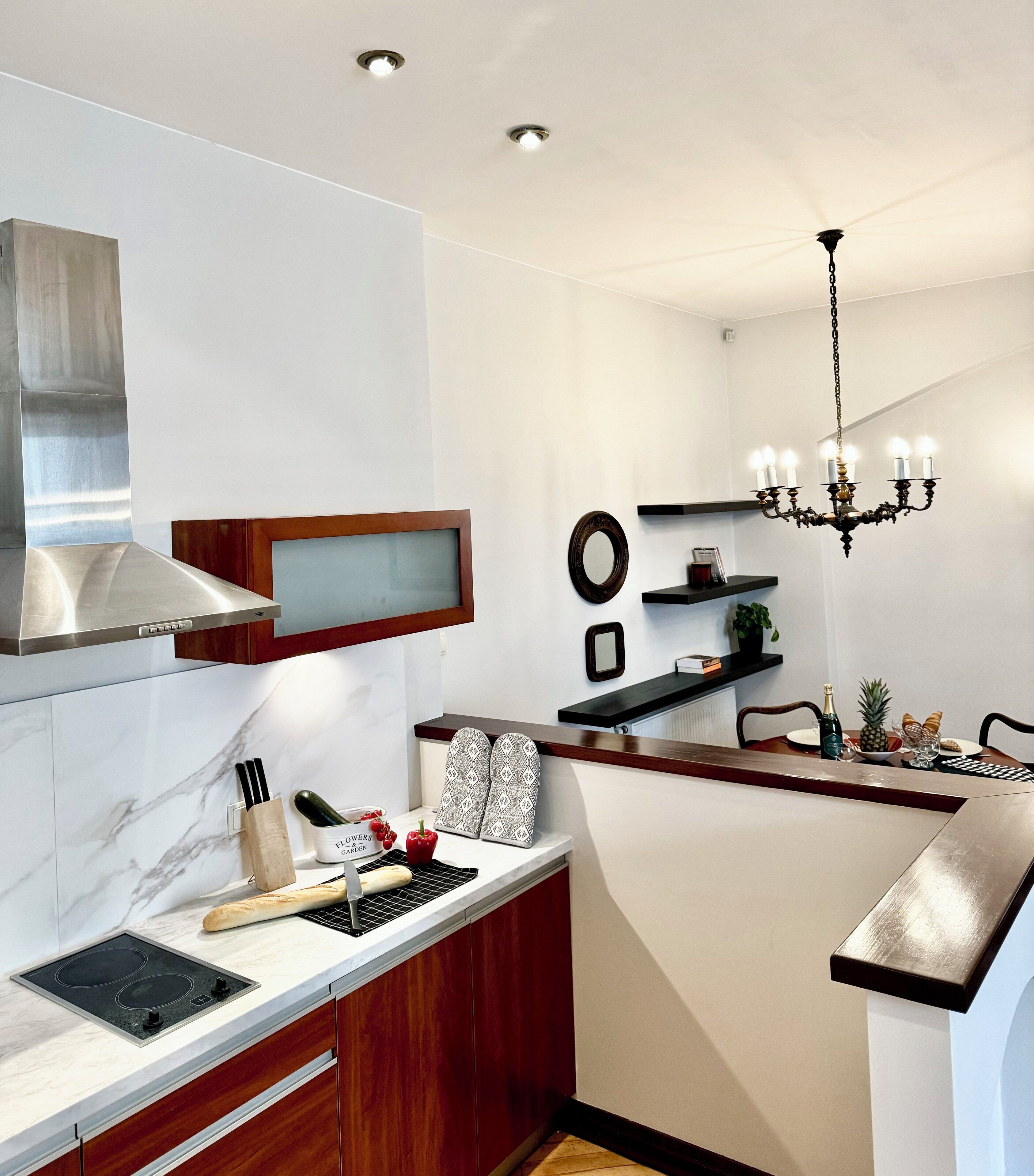 Apartment | Private kitchen | Fridge, stovetop, cookware/dishes/utensils, freezer