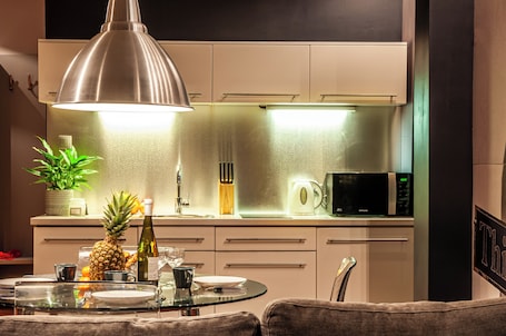 Apartment | Private kitchen | Fridge, stovetop, cookware/dishes/utensils, freezer