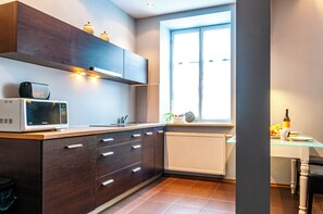 Classic Apartment, 2 Bedrooms | Private kitchen