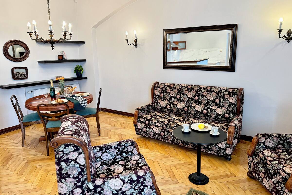 In-room safe, laptop workspace, iron/ironing board, cots/infant beds