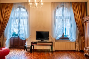 Studio, Balcony | Living area
