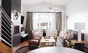 Internet, alarm clocks - Marina Grand Resort (New Buffalo)