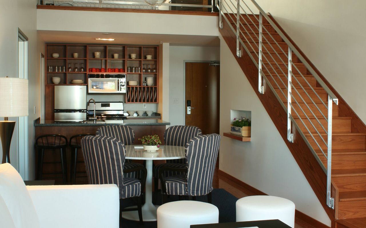 تناول الطعام داخل الغرفة