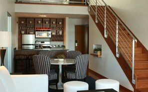 Étkezés a szobában