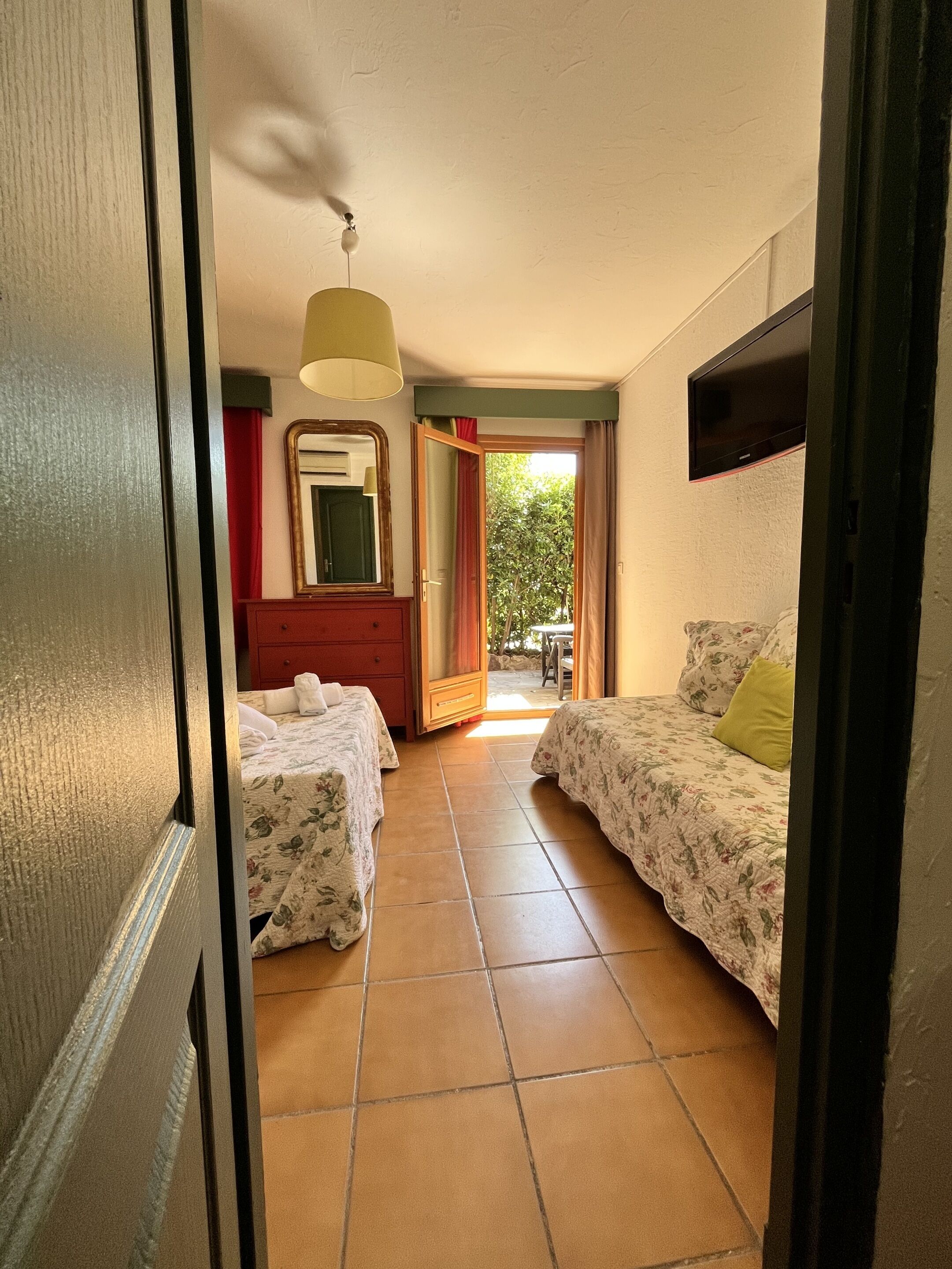 standard studio, private bathroom | blackout curtains, rollaway beds, free wifi