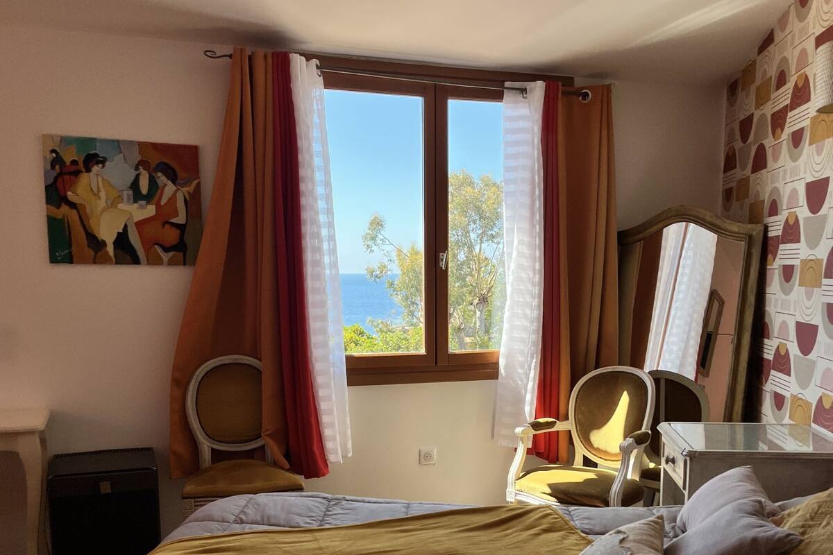 Standard-Doppelzimmer, eigenes Bad, Meerblick | Verdunkelungsvorhänge, Zustellbetten, kostenloses WLAN