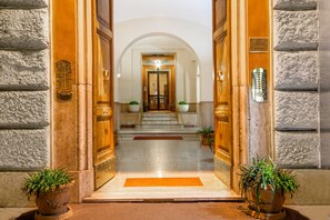 Property entrance - Ottaviano Guest House (Rome)