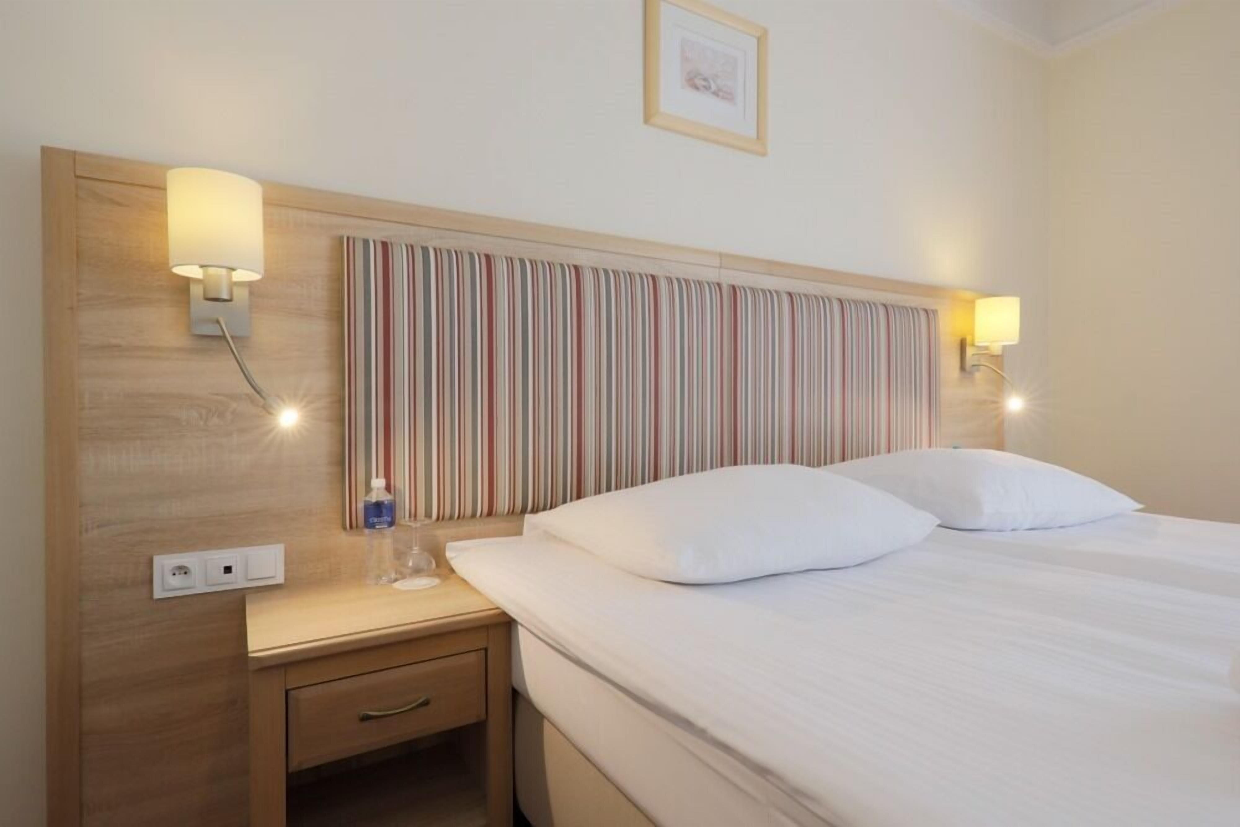 Comfort Double Room | Minibar, in-room safe, desk, soundproofing
