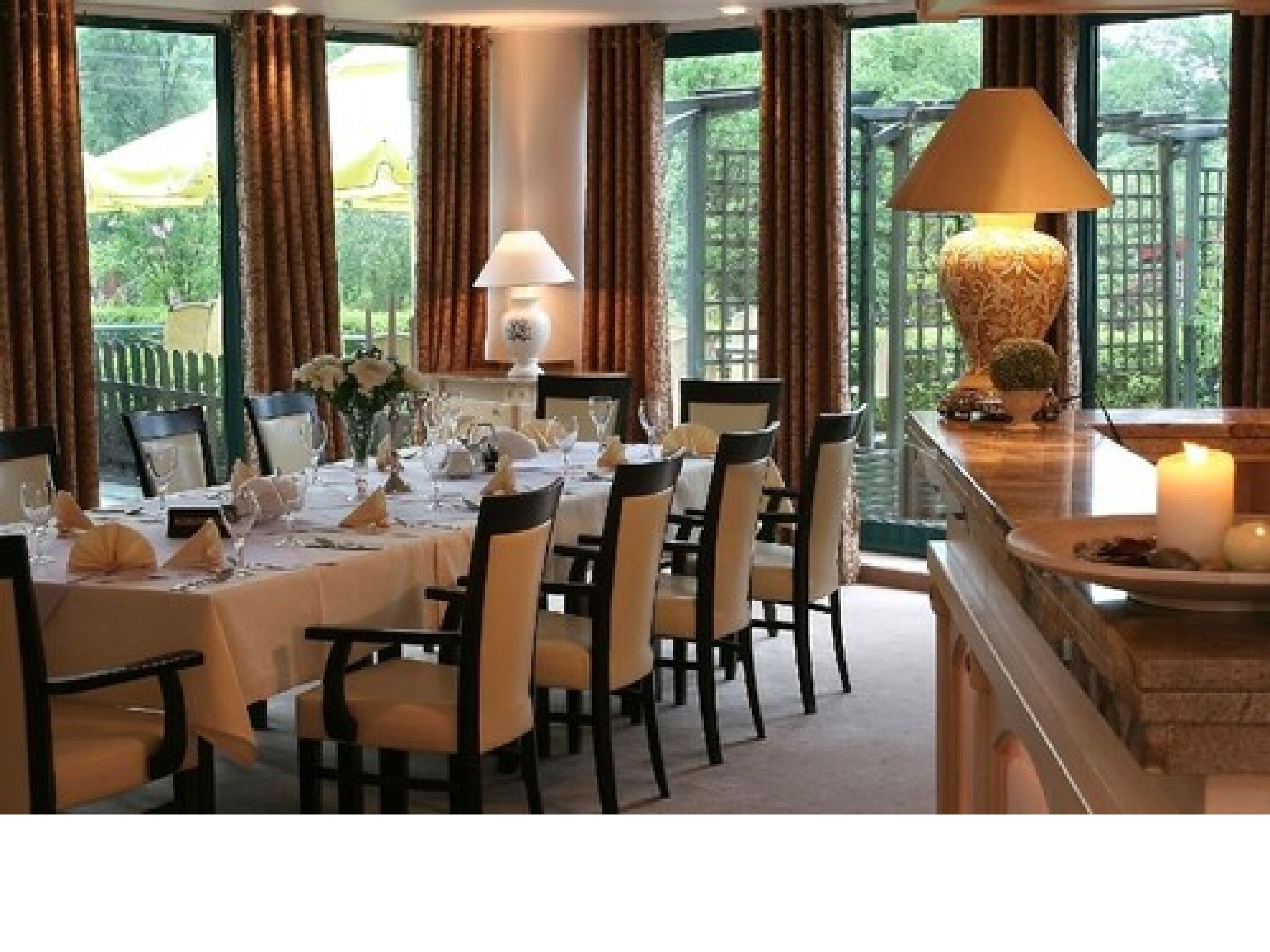 breakfast, lunch and dinner served