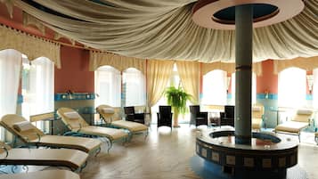 Badstue, tyrkisk bad/hamam, kroppsbehandlinger, gytjebad og aromaterapi