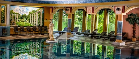 Piscine intérieure