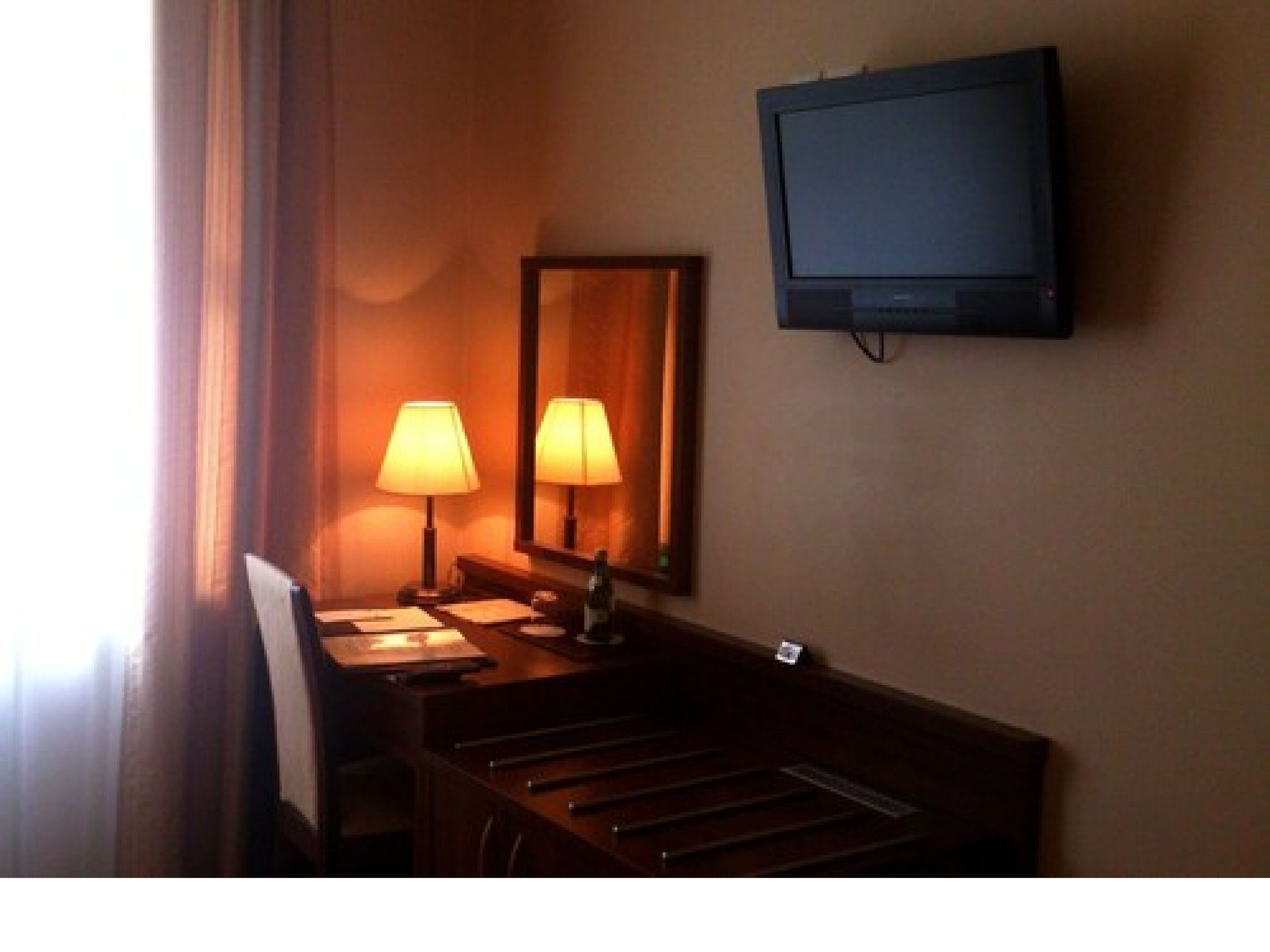 standard single room | 1 bedroom, minibar, in-room safe, desk
