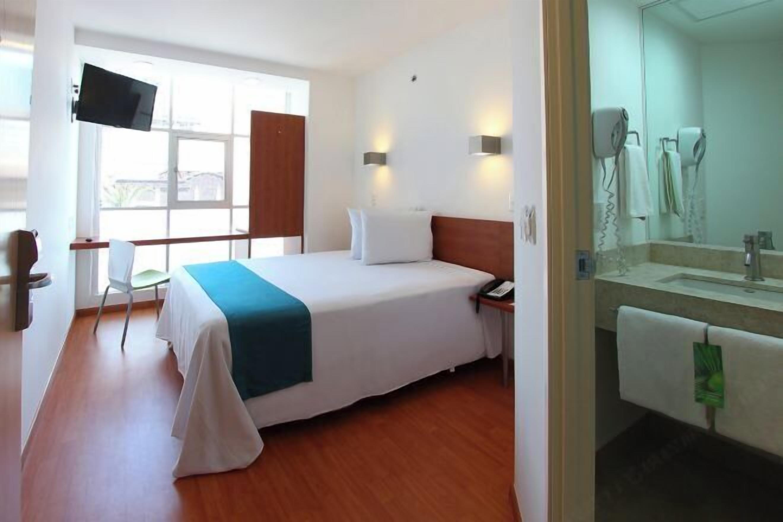 ตู้นิรภัยในห้องพัก, โต๊ะทำงาน, Wi-Fi ฟรี, ผ้าปูที่นอน