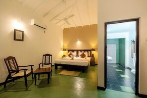 Minibar, iron/ironing board, free cots/infant beds, rollaway beds - Kassapa Lions Rock (Diganpathaha)