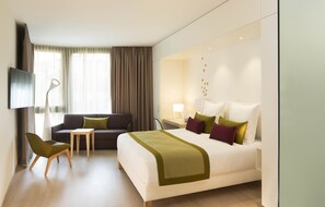 Family Room | Premium bedding, in-room safe, desk, blackout drapes - The Passage Urban & Lifestyle Hotel (Basel)