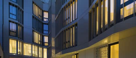 Fassade der Unterkunft – Abend/Nacht