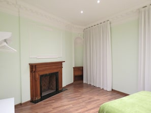 Junior Studio Suite, Jetted Tub | Blackout drapes, iron/ironing board, free WiFi, bed sheets - Petit Príncep (Barcelona)