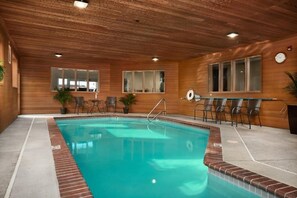 Indoor pool - The Hotel Garibaldi (Garibaldi)