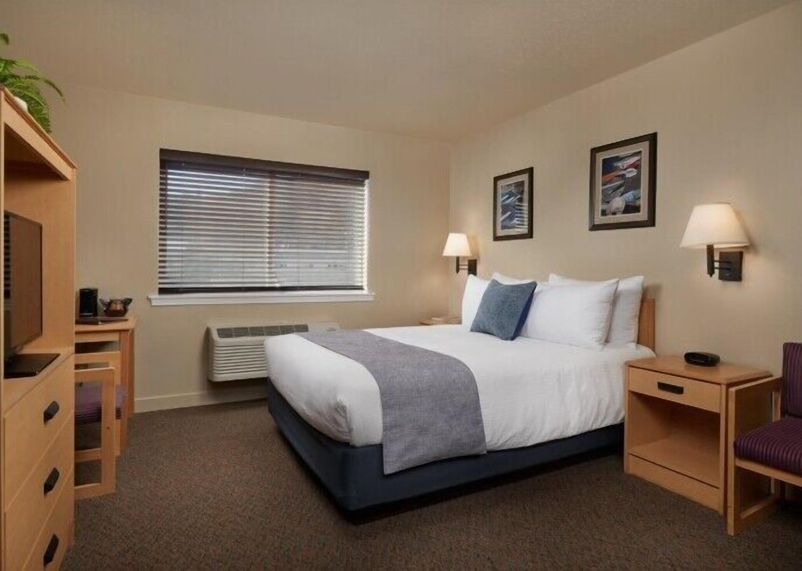 品质开间, 1 张大床 | 高档床上用品、加厚床垫、办公桌、遮光窗帘