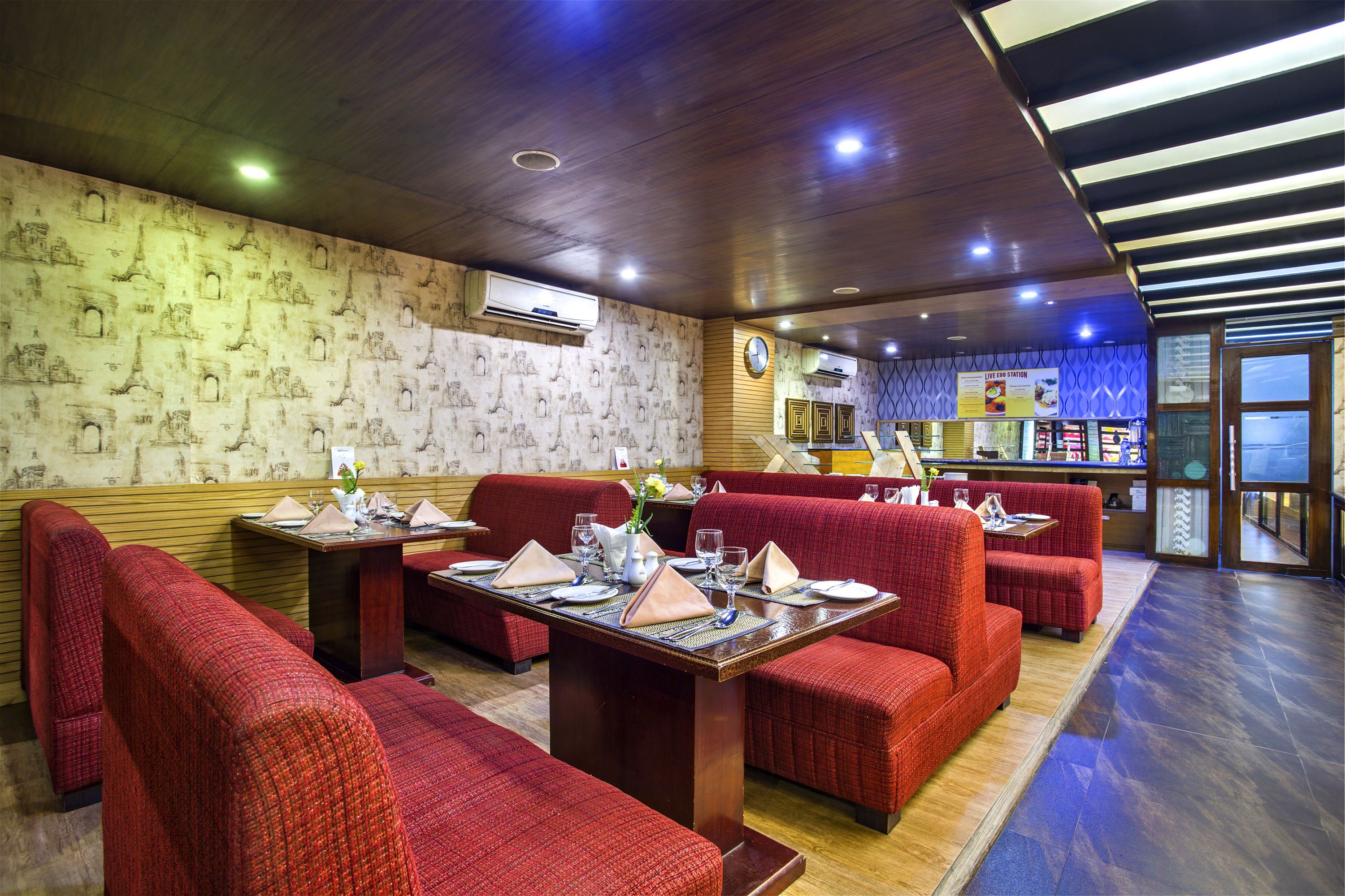 Breakfast, lunch, dinner served; international cuisine 