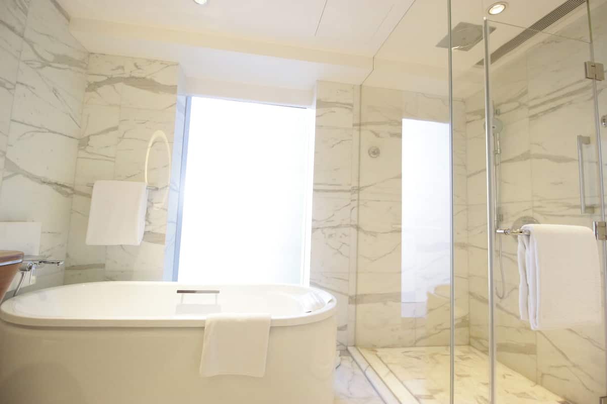 1 bedroom, premium bedding, minibar, in-room safe