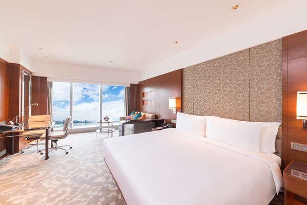 尊榮客房, 海景 | 高級寢具、迷你吧、客房內保險箱、書桌