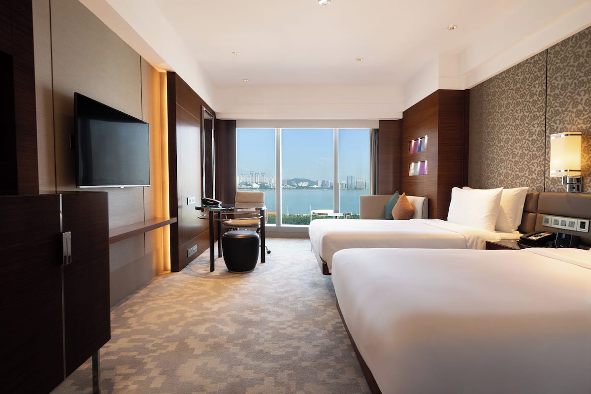 1 bedroom, premium bedding, minibar, in-room safe