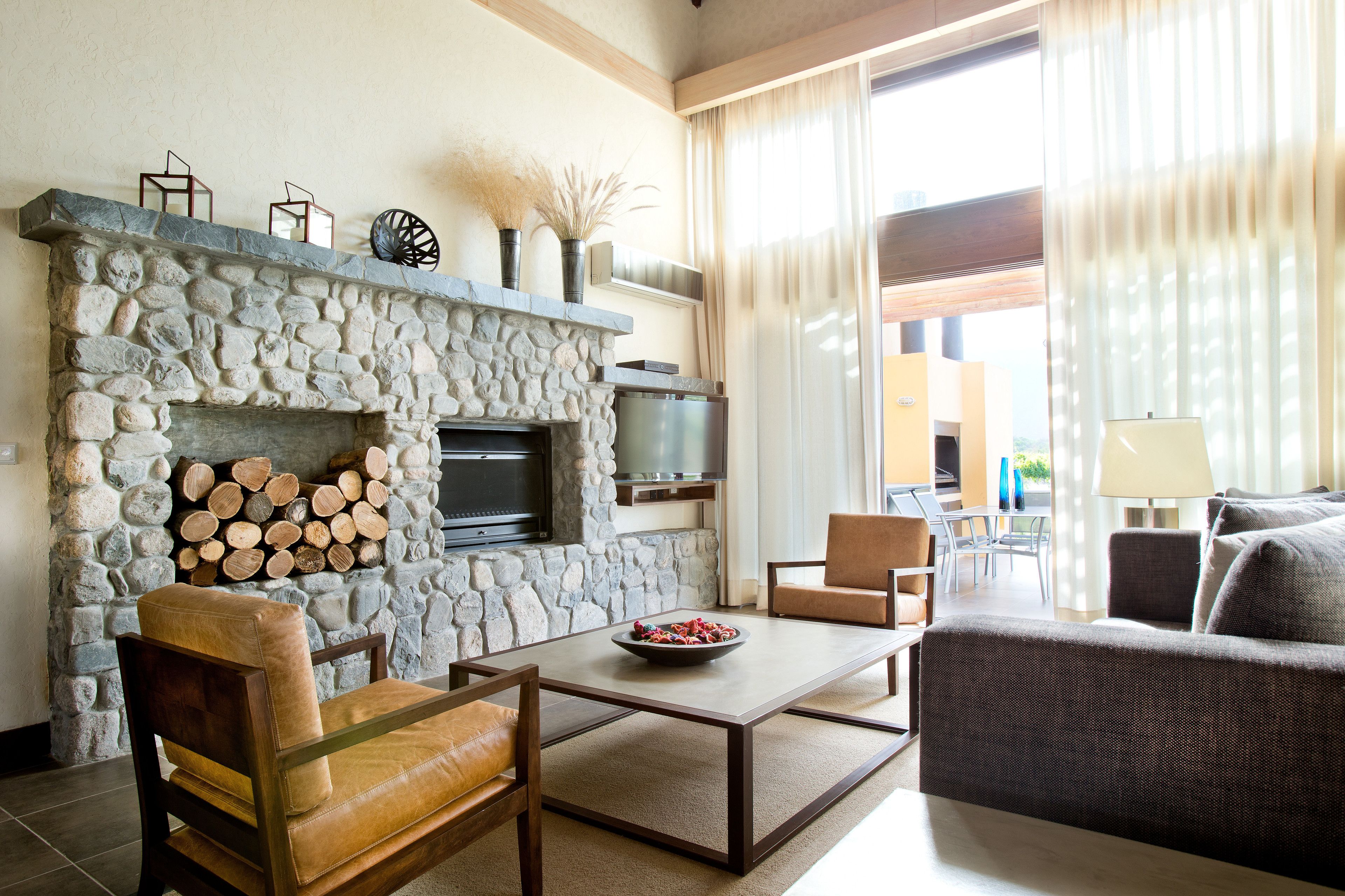 suite (master suites) | living area | 42-inch lcd tv with satellite channels, tv, ipod dock