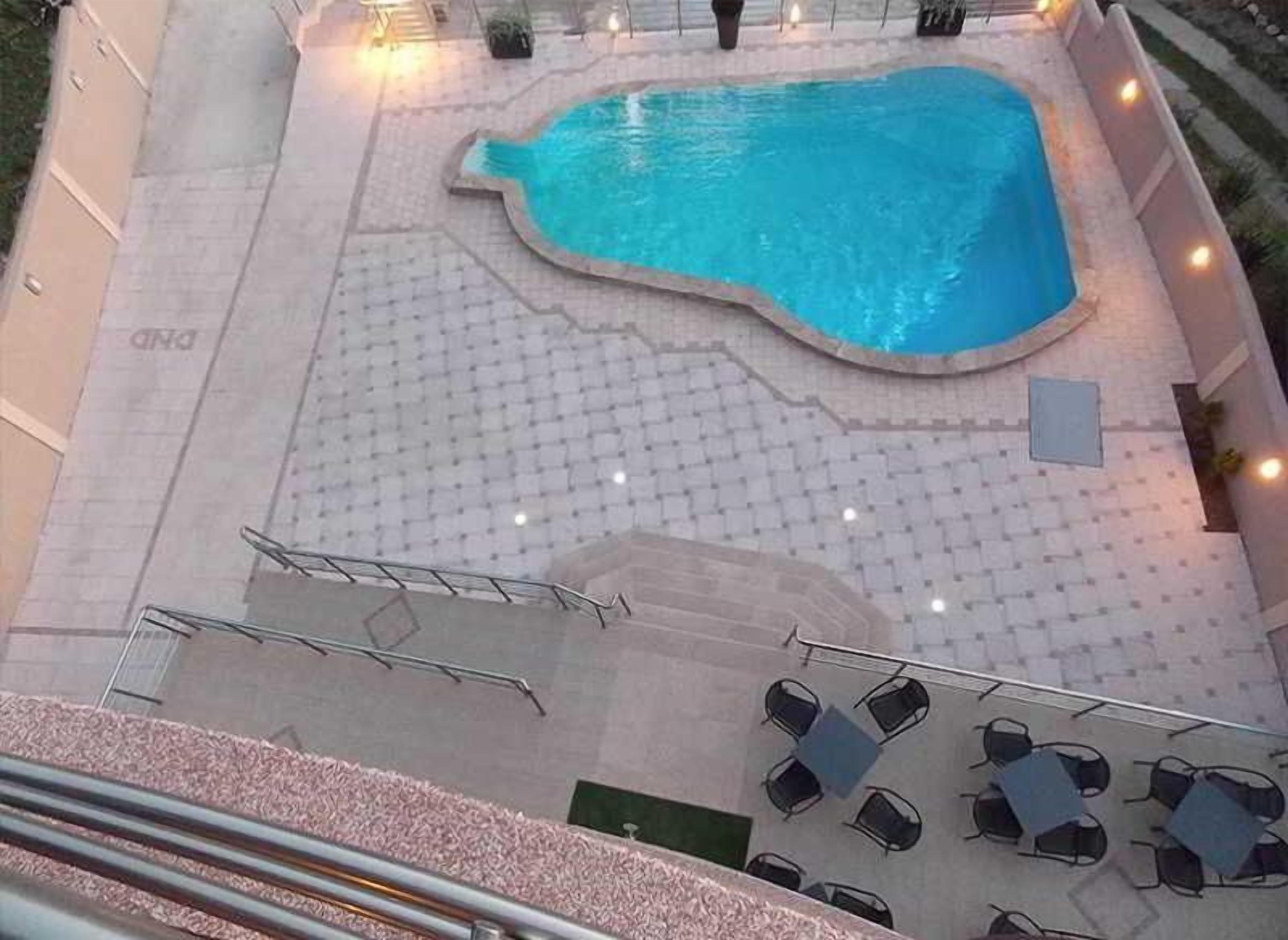 حمام سباحة