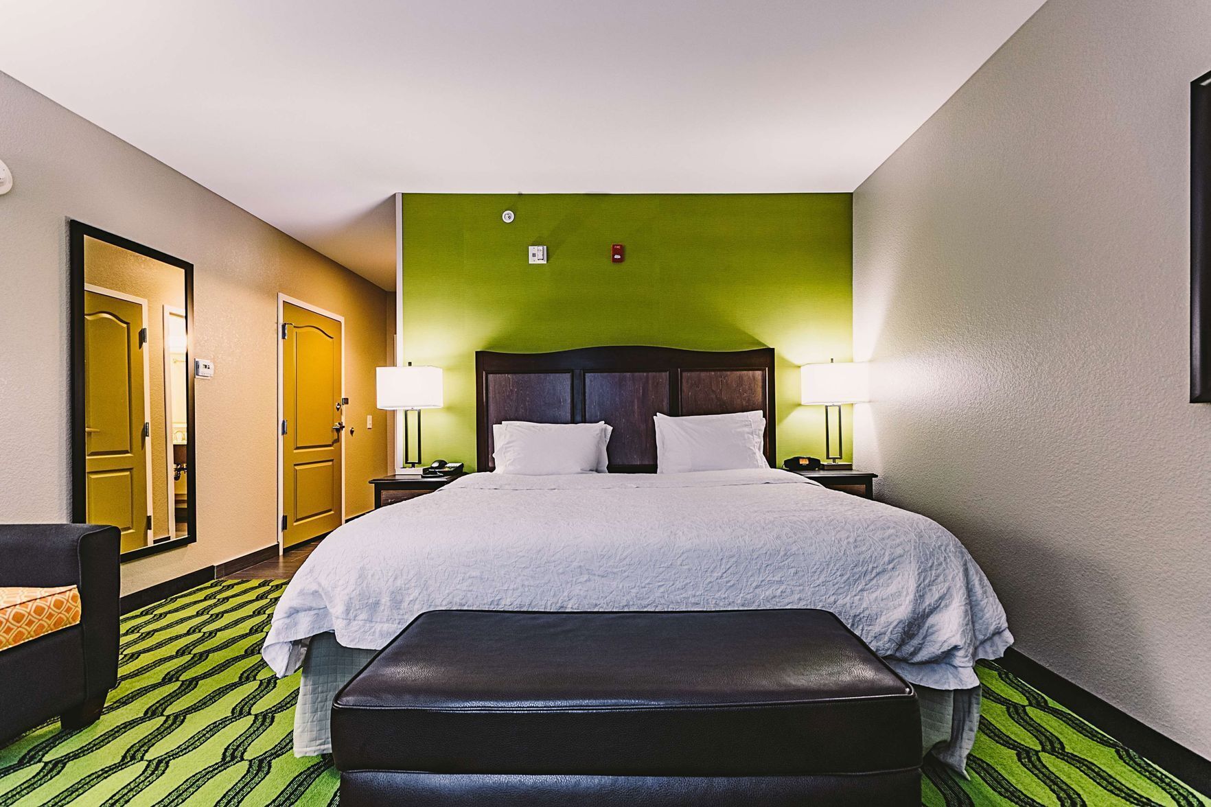 Pengeskab på værelset, gratis baby-/barnesenge