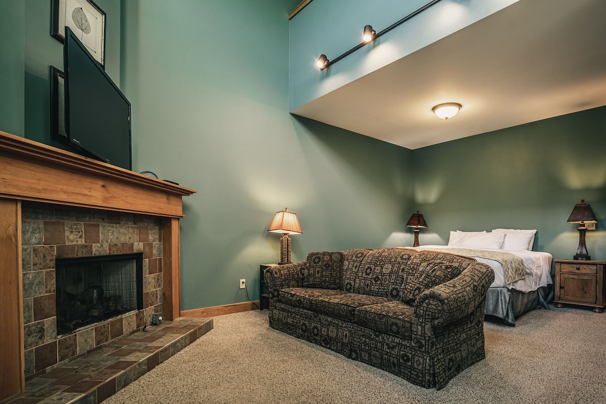 Premium suite, meerdere bedden, open haard, uitzicht op bergen (16) | 1 slaapkamer, een strijkplank/strijkijzer, internet, beddengoed