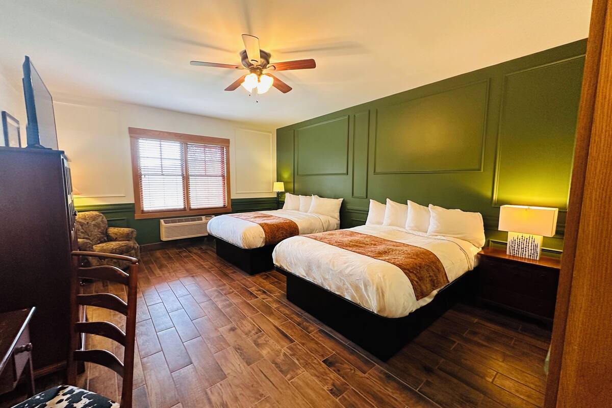 Standard Room, 2 Queen Beds, Non Smoking, Mountain View (03) | Iron/ironing board, high-speed internet, bed sheets