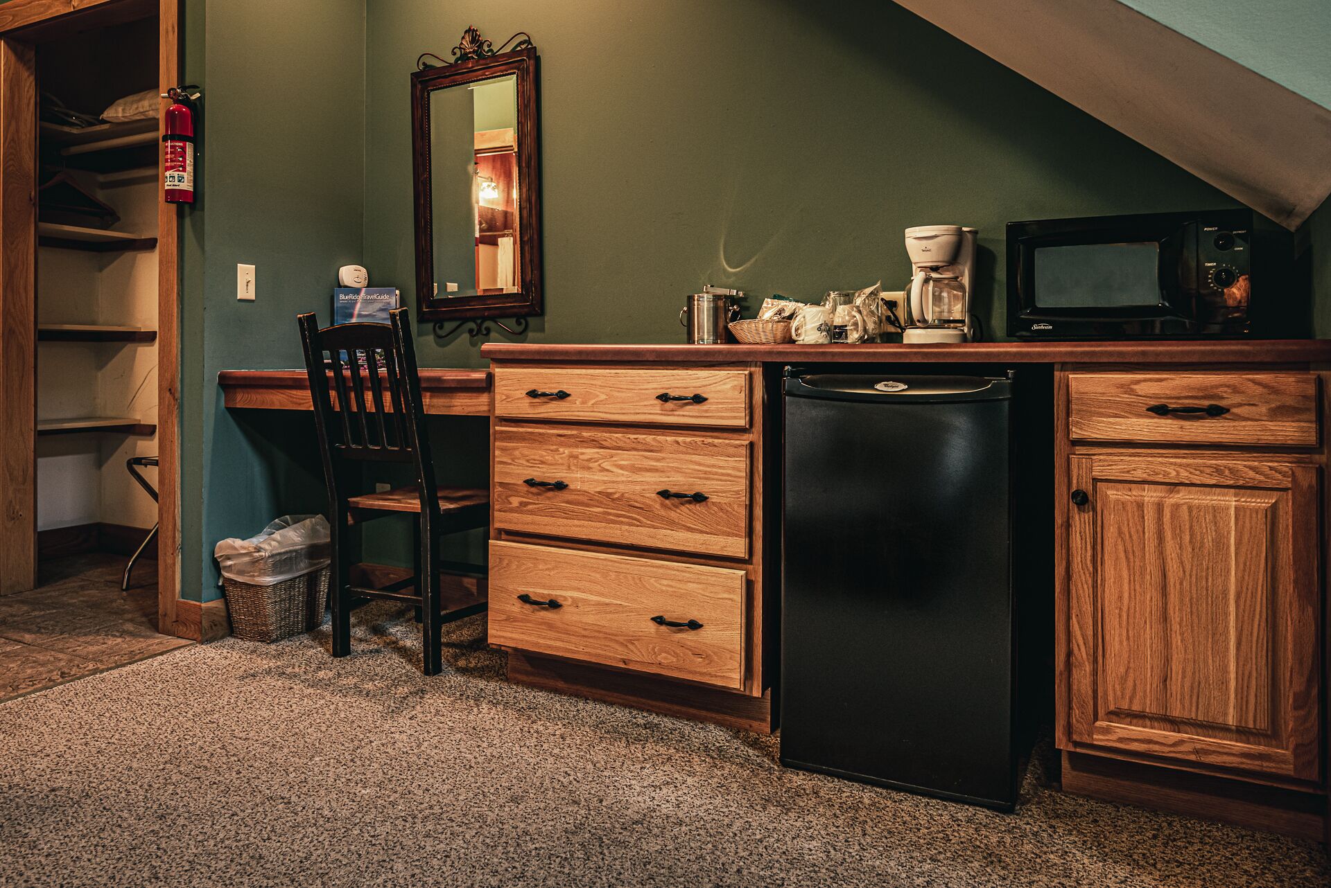 premium suite, multiple beds, fireplace, mountain view (16) | 1 bedroom, iron/ironing board, internet, bed sheets