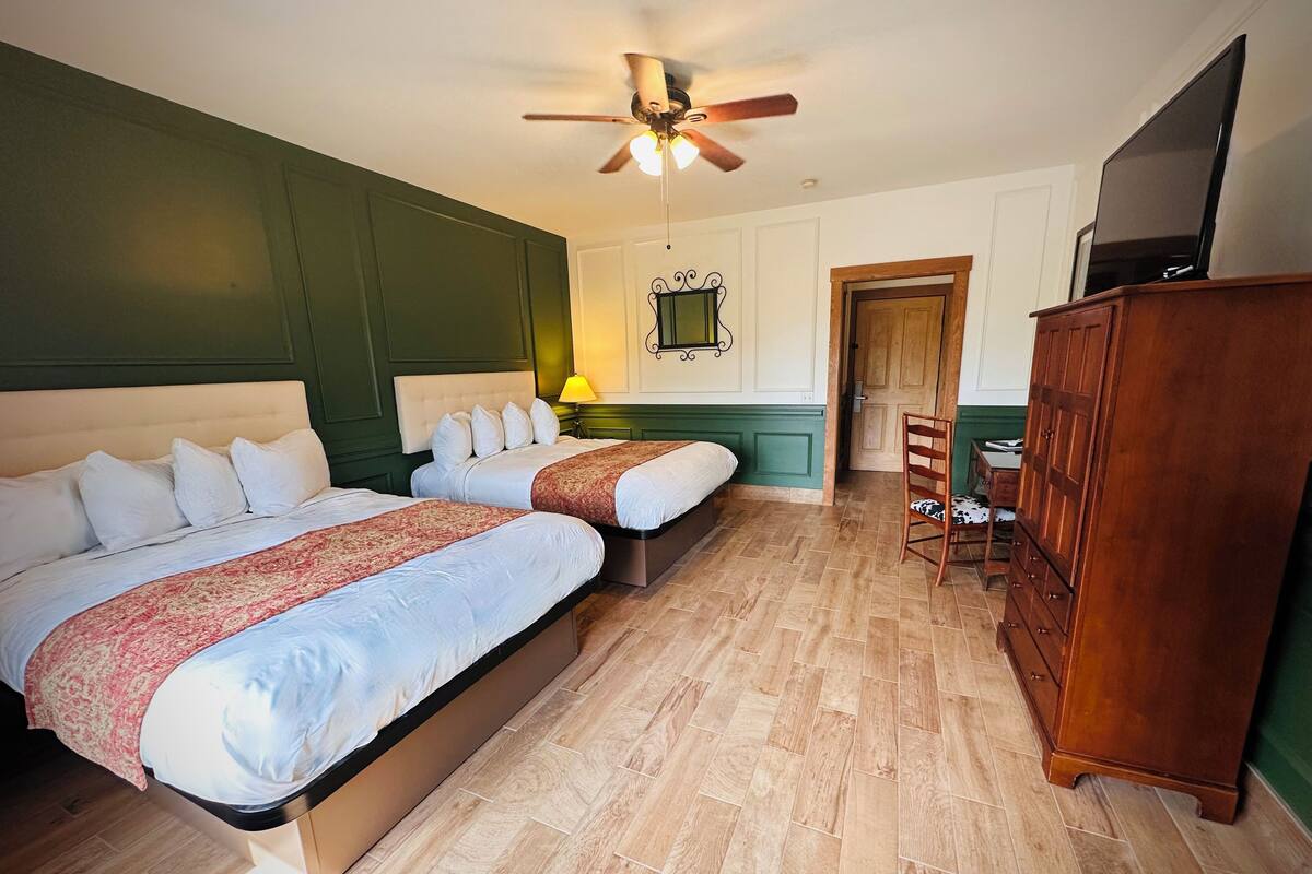 Standard Room, 2 Queen Beds, Non Smoking, Mountain View (07) | Iron/ironing board, high-speed internet, bed sheets