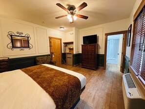 Chambre Standard, 1 très grand lit, non-fumeur, vue piscine (02)