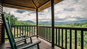 Cabaña tradicional, 1 cama King size, para no fumadores, vista a la montaña (23) | Terraza o patio