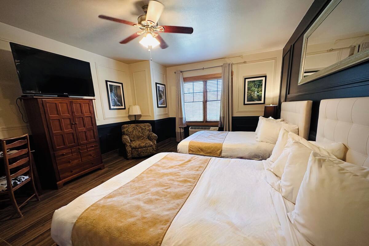 Standard Room, 2 Queen Beds, Non Smoking, Mountain View (10) | Iron/ironing board, high-speed internet, bed sheets