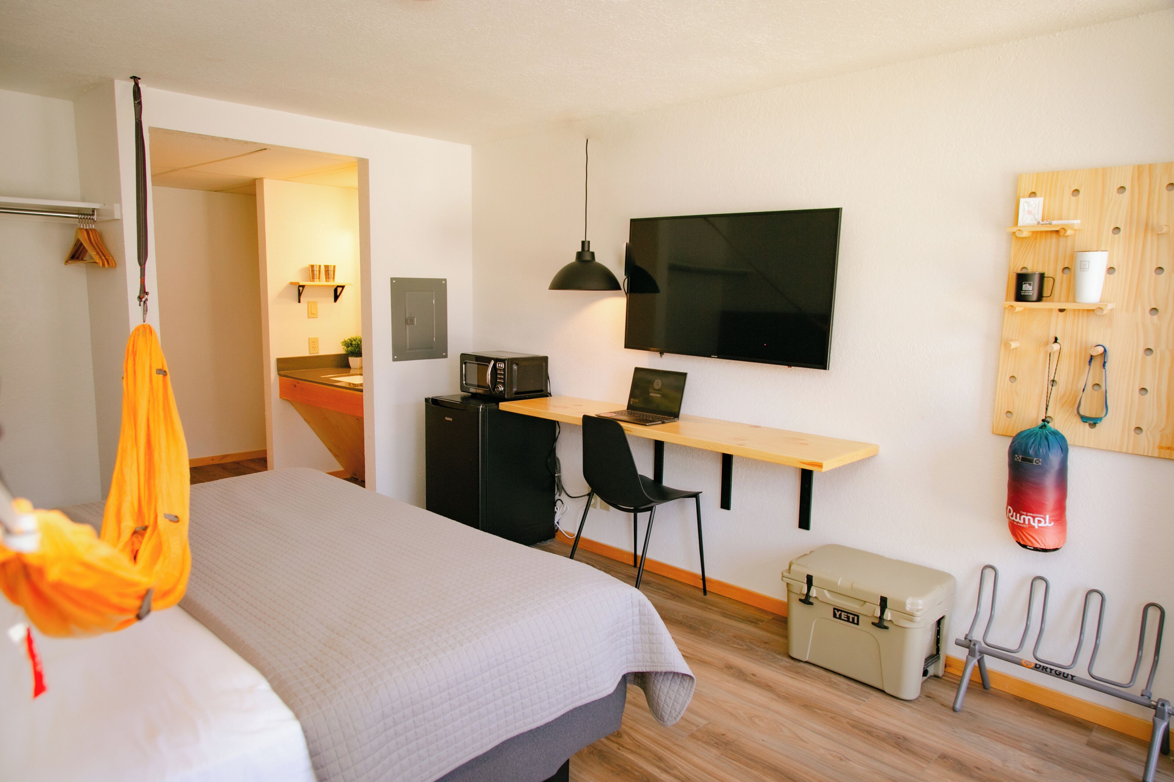 Chambre Standard, 1 très grand lit | Accès au Wi-Fi (inclus), literie fournie