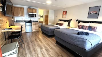 Deluxe Room, 2 Queen Beds, Non Smoking (Larger Room)