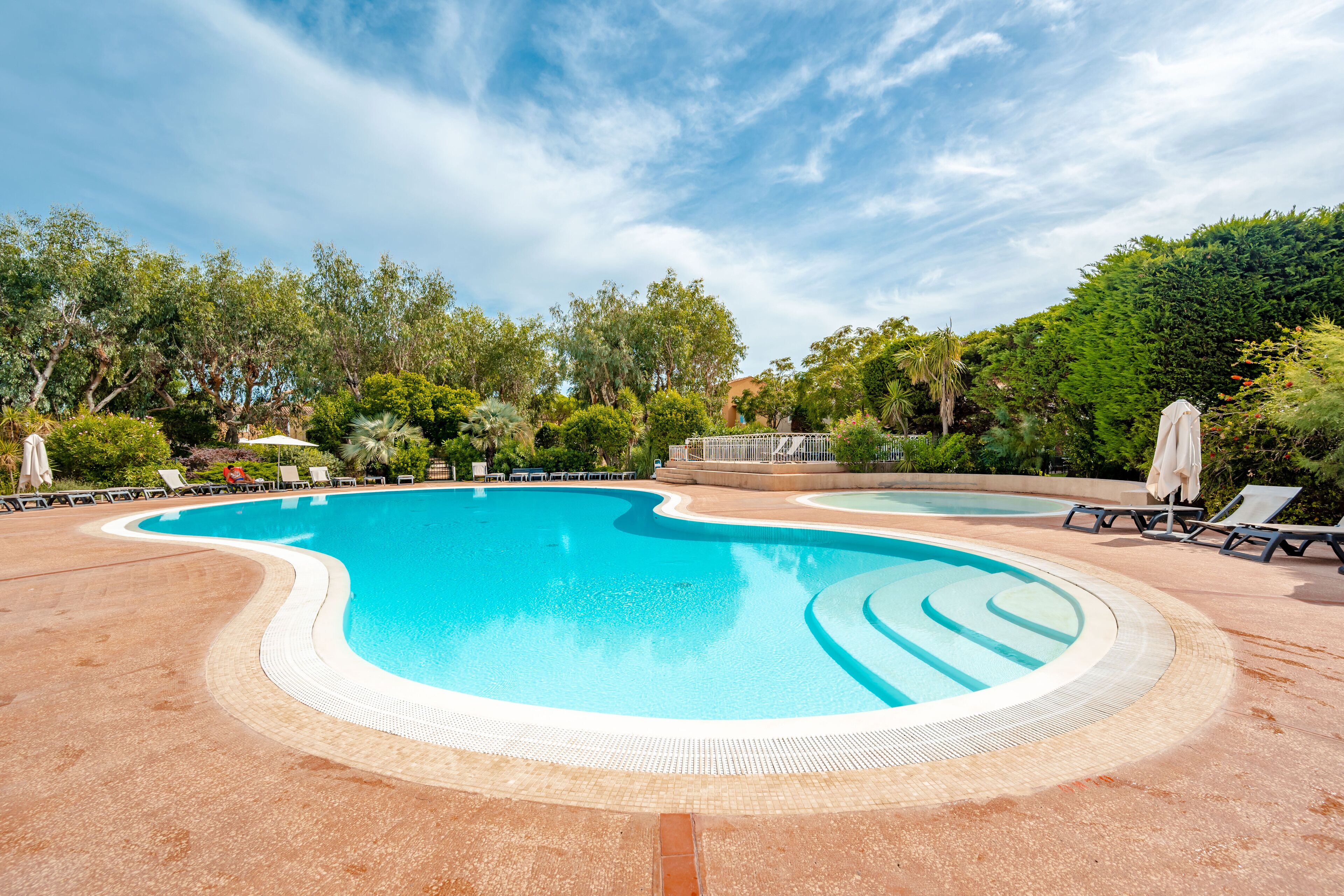 Sæsonbestemt udendørs pool, liggestole