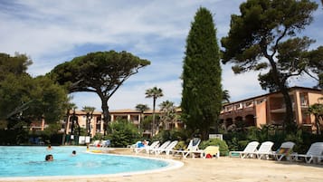 Seasonal outdoor pool, pool loungers
