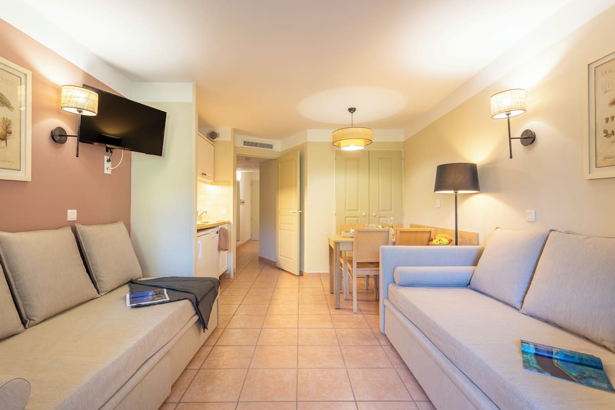 Studio 5 people - 1 sleeping alcove - Terrace - Ground floor - Air conditioned Renovated | 2 bedrooms, blackout drapes, iron/ironing board, cribs/infant beds