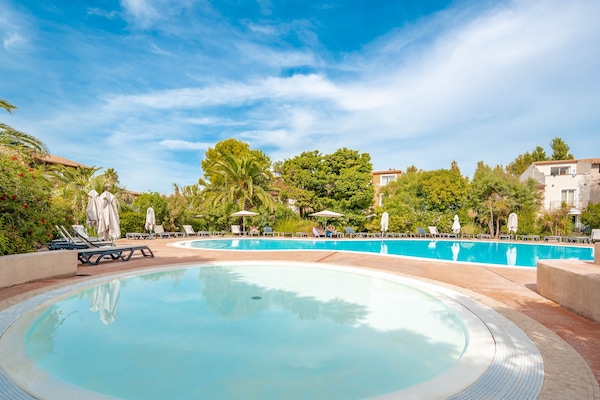 Seasonal outdoor pool, sun loungers