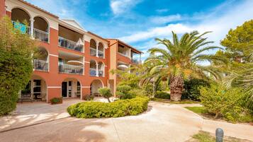 Bagian depan properti