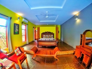 Suite, 1 King Bed | In-room safe, individually decorated, individually furnished, desk - Memoria Palace & Resort (Pailin)